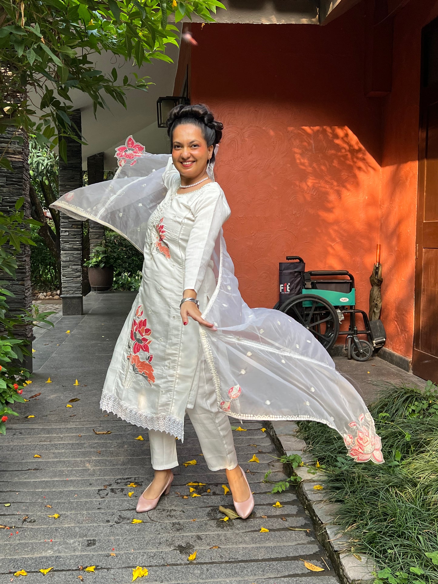 Ivory Embroidered Kurta Set with Organza Dupatta – Meher