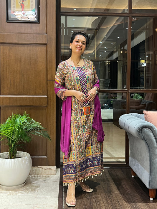 Asymmetrical wedding guest outfit