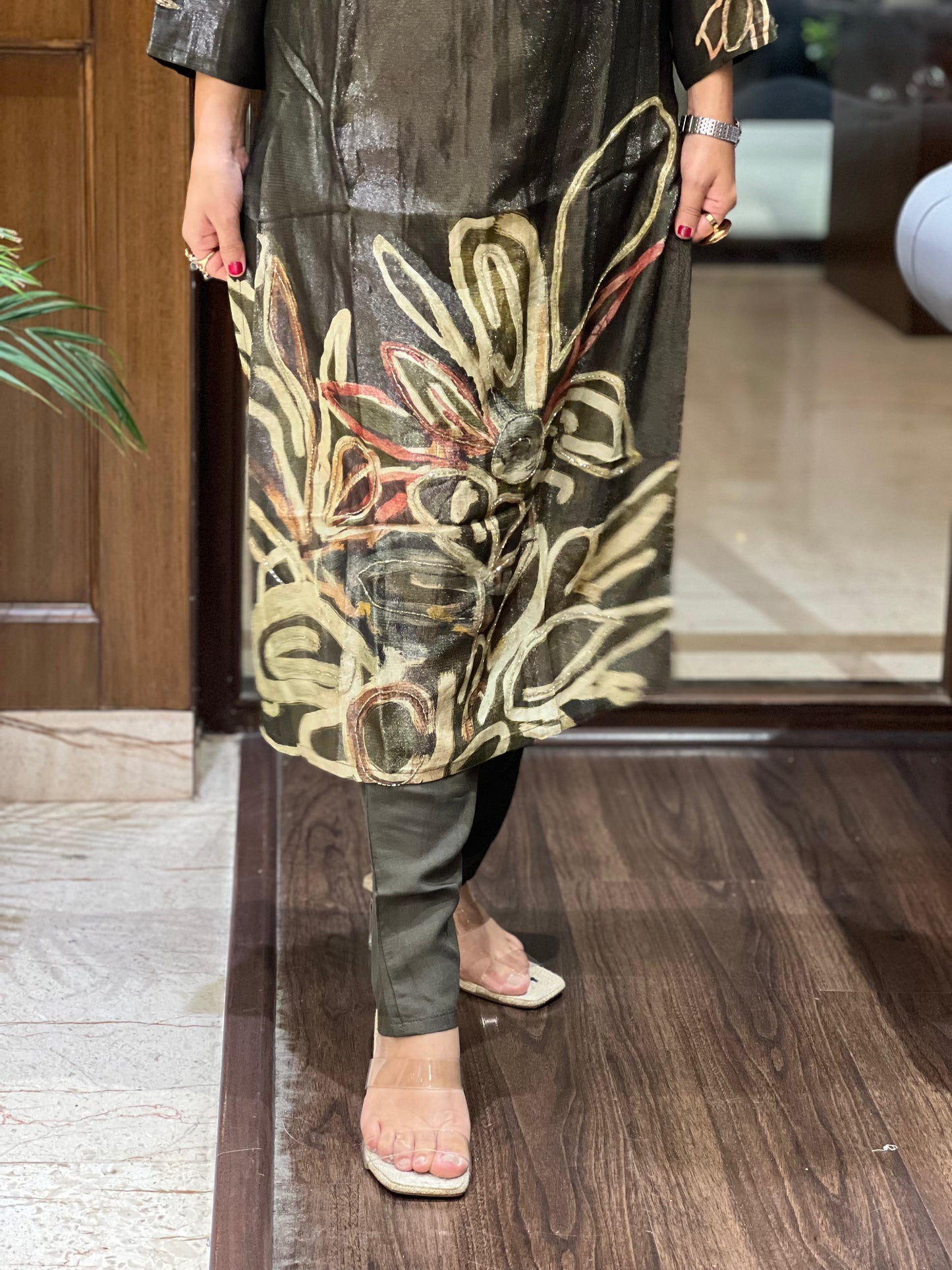 Floral Appliqué Kurta Set in Cotton Silk – Elara Olive