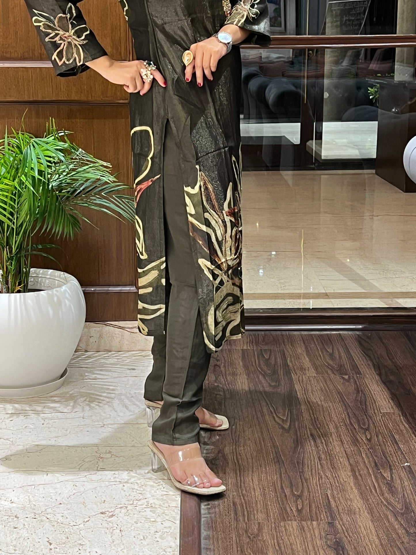 Floral Appliqué Kurta Set in Cotton Silk – Elara Olive